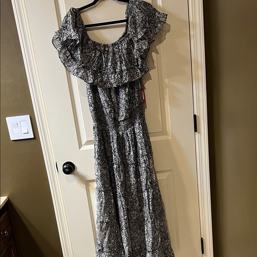 Be ready for Spring Vince Camuto Black and White Ruffle Maxi Dress NWT